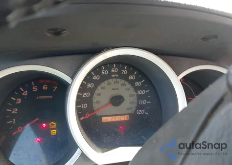 2011 Toyota Tacoma Prerunner V6 z USA, uszkodzony, nr VIN 5TFTU4GN8BX005029